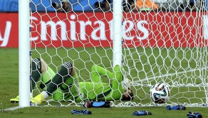 بالفيديو.. حارس بالدوري الأردني يسجل هدفا كوميديا في مرماه