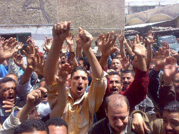 عمال “عز الدخيلة” يدخلون في اعتصام مفتوح لصرف الأرباح