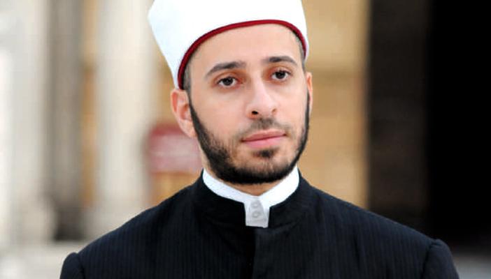 أسامة الأزهري.. صوفي في حضرة الجنرال