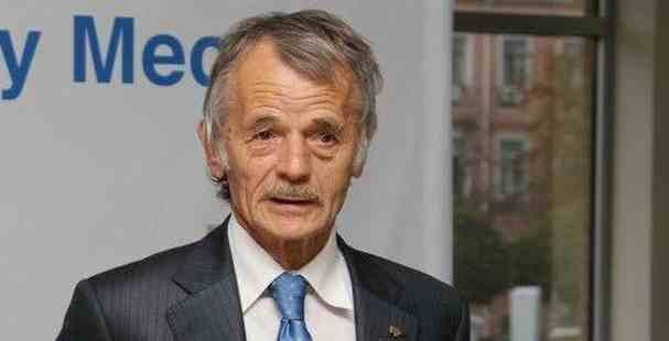 قرم أوغلو زعيم التتار يصل القرم بعد الانضمام لروسيا