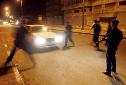 مقتل نقيب ومجند برصاص مسلحين في كمين بطريق القاهرة السويس