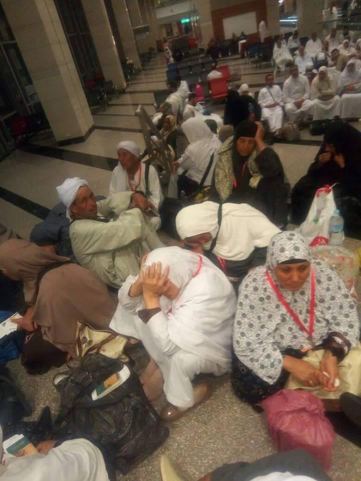 لليوم الثاني علي التوالي.. تكدس المعتمرين بمطار القاهرة