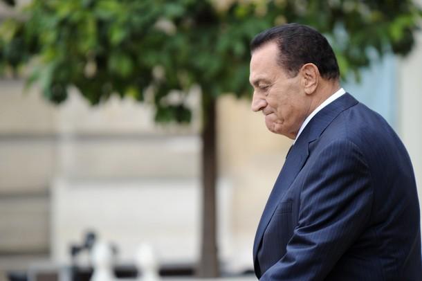 بلاغ ضد المخلوع مبارك لمحاكمته في 20 جريمة لا تسقط بالتقادم