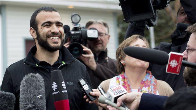 أصغر معتقل في جوانتانامو يعلن زواجه من ناشطة حقوقية