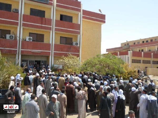 خفراء بني سويف يغلقون بوابات مديرية الأمن للمطالبة بحقوقهم