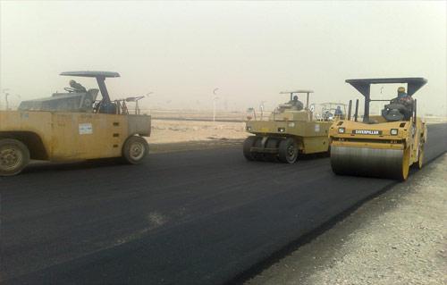 غضب أهالى منيا القمح بعد رصف الطرق وسد بلوعات الصرف