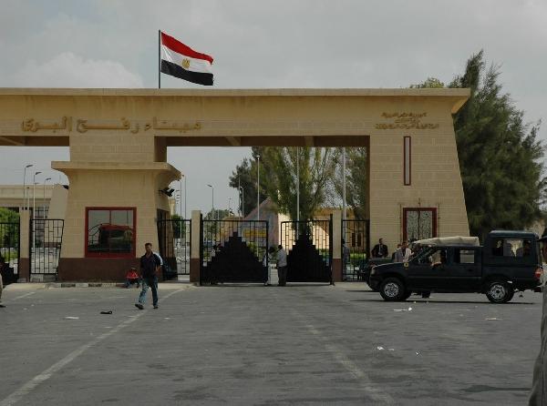 إدخال 82 شاحنة مواد بناء قطرية إلى قطاع غزة