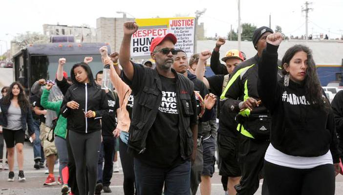 متأثرا بإصابات خطيرة.. مقتل “أمريكي أسود” على شرطة “بالتيمور