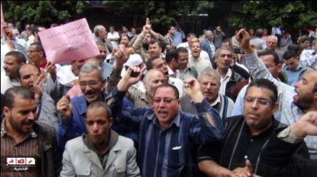 بعد زيادة الأئمة 100 جنية..إداريو الأوقاف يقطعون الطريق