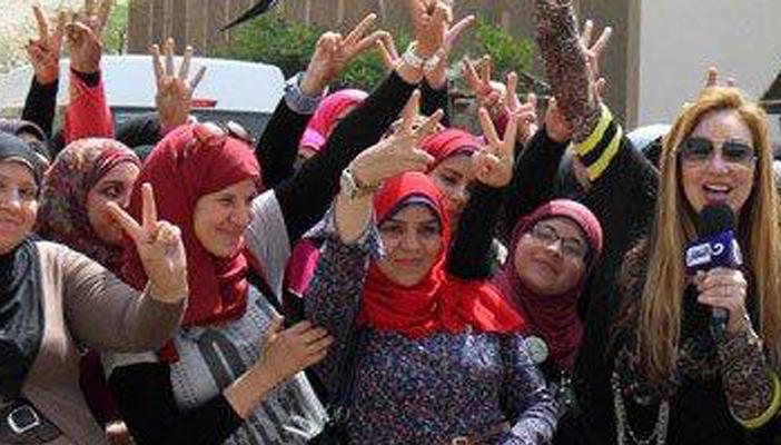 التحفظ على “طالبة رابعة” بالأزهر.. والأمن يستولى على “الموبايل”