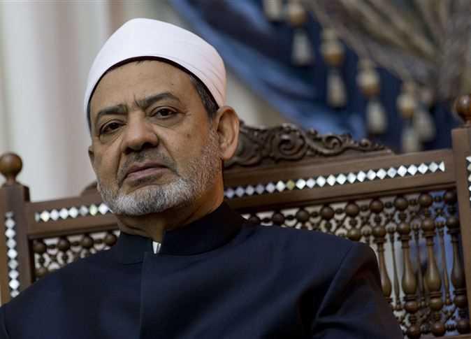 منتقدا الهجوم عليه.. الطيب: الأزهر عامل استقرار المجتمعات الإسلامية