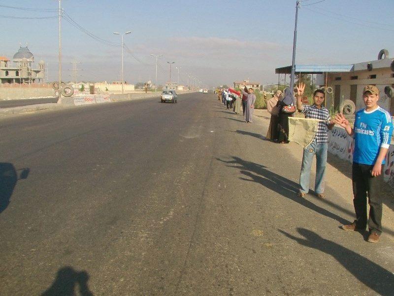 سلسلة بشرية ﻷهالي أبو حمص بالبحيرة