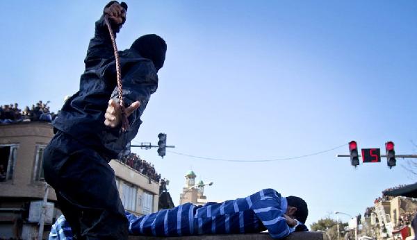 وكيل نيابه يأمر بجلد مواطن عقاباً له على شرب الخمر