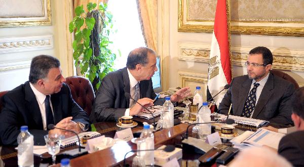 قنديل يواصل مشاوراته المكثفة بشأن التعديل الوزاري