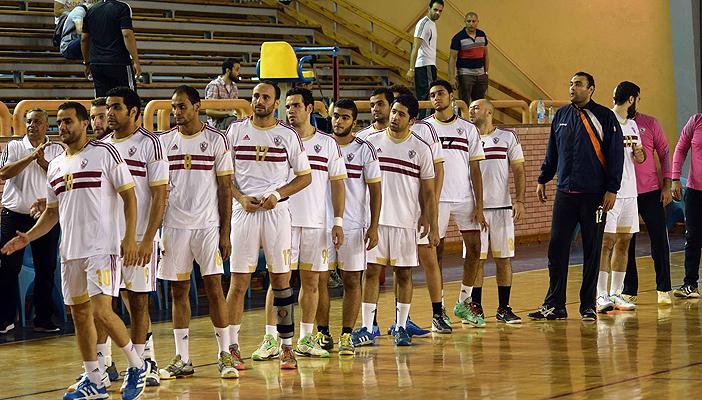 طائرة الزمالك يتوج بالدوري بعد الفوز على بتروجيت