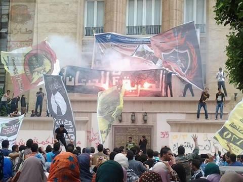 طلاب جامعة الإسكندرية يصدون هجوم داخلية الانقلاب