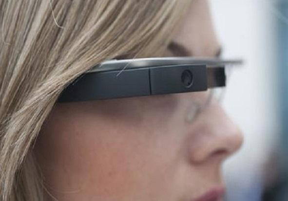 “جوجل” تعلن عن تطبيق يظهر رسائل “آيفون”على نظارتها