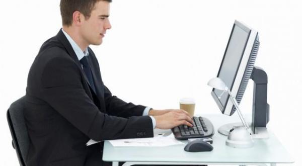 دراسة: الجلوس لفترات طويلة قد يسبب تصلب الشرايين