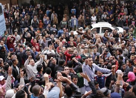 ثوار “25 إبريل” توحدوا حول “تيران وصنافير” واختلفوا حول رحيل السيسي