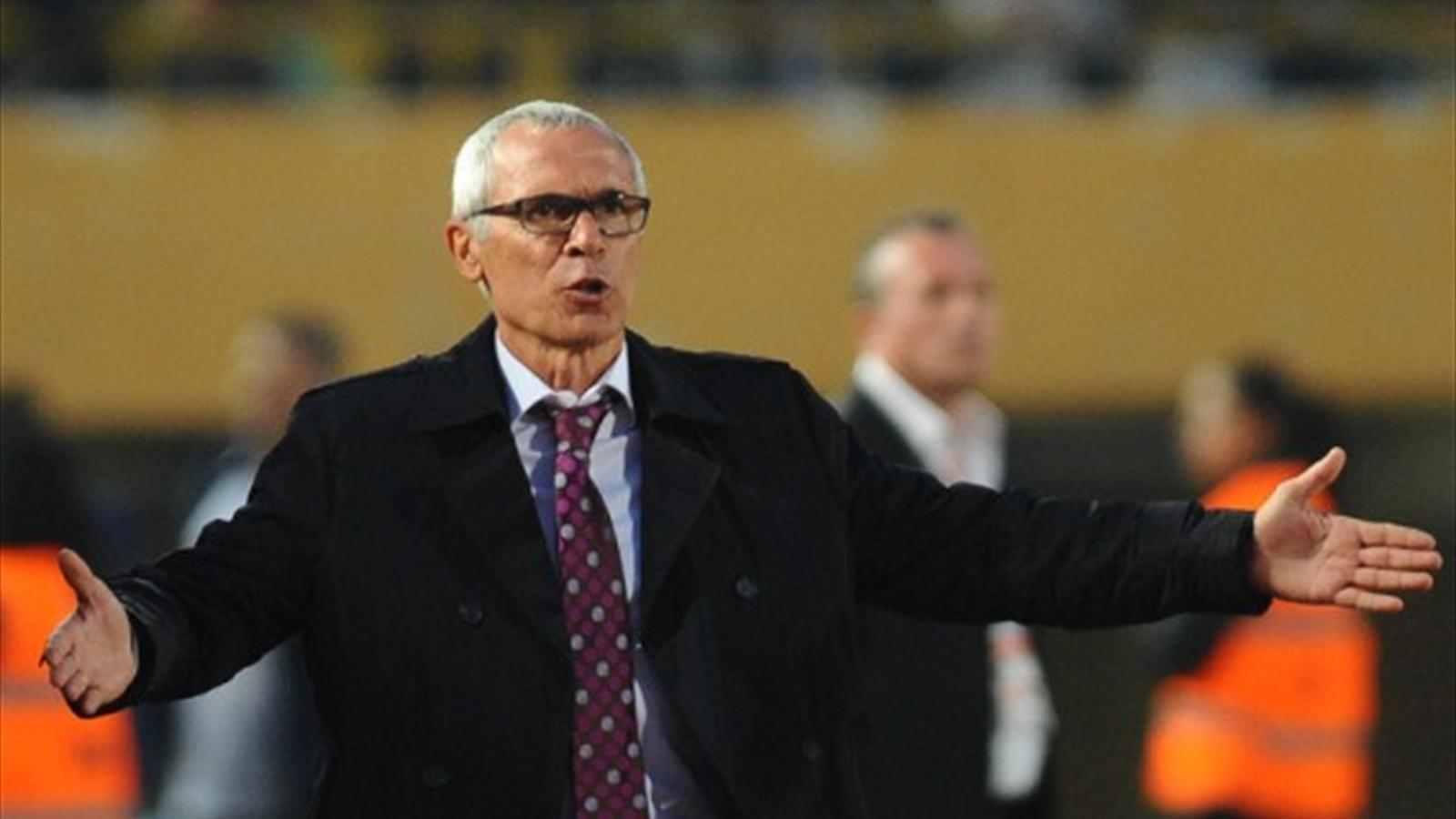 كوبر يتبرع بـ40 ألف جنيه لجمعية اللاعبين القدامى