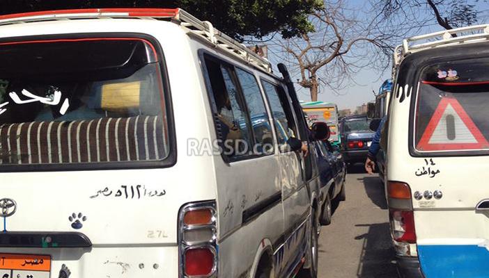 الحواجز الحديدية وغلق الشوارع.. أسباب رئيسية للأزمة المرورية في سوهاج