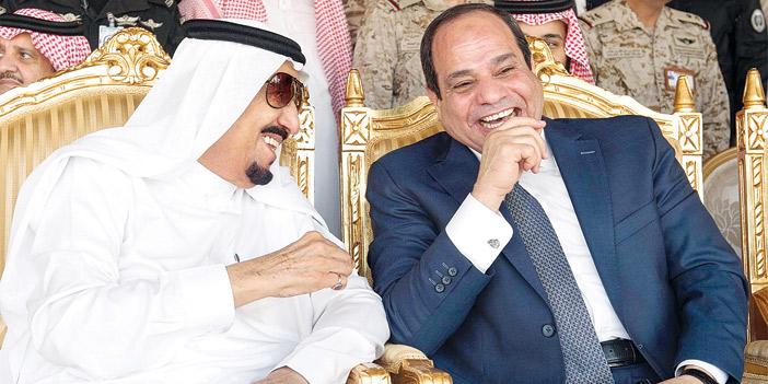 بالفيديو..موقف محرج أثناء مداخلة عضو بمجلس الشورى السعودي لقناة الحياة