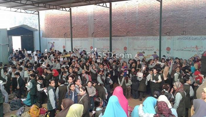 طلاب مدرسة في الغربية يضربون عن الامتحانات احتجاجًا على فصل معلمين