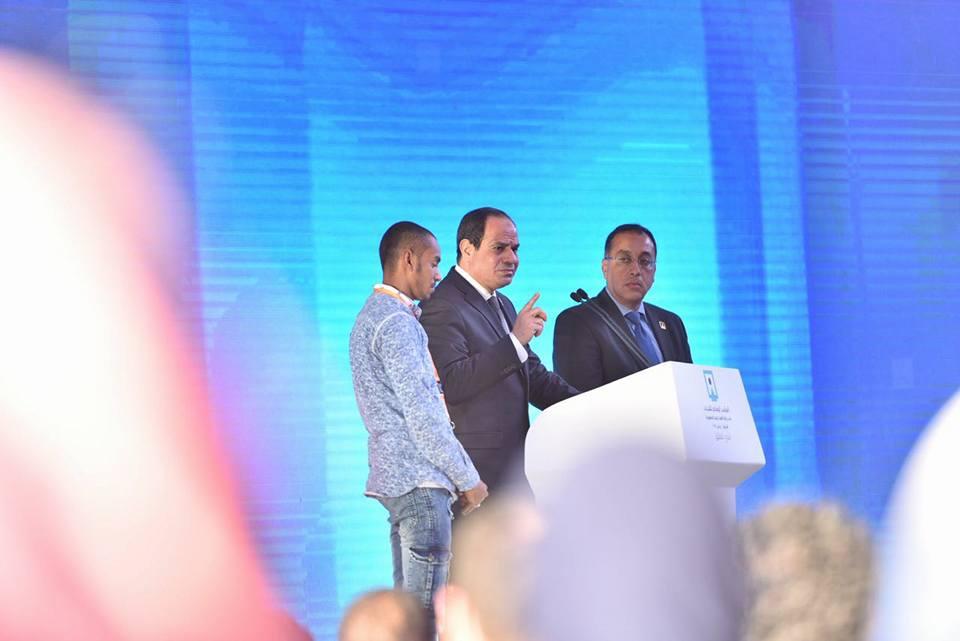 السيسي عن المشروعات الجديدة: “في كلام يتقال وفي كلام ميتقالش”