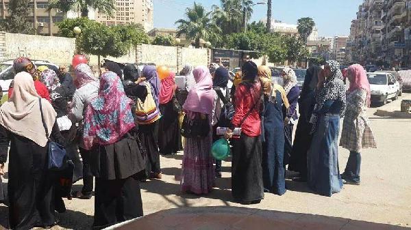 مسيرة نسائية حاشدة بالمنصورة ضمن أسبوع “حاميها حراميها”