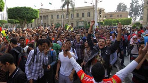 ميدل إيست آي: طلاب الجامعات آخر ممن تبقوا من معارضي النظام