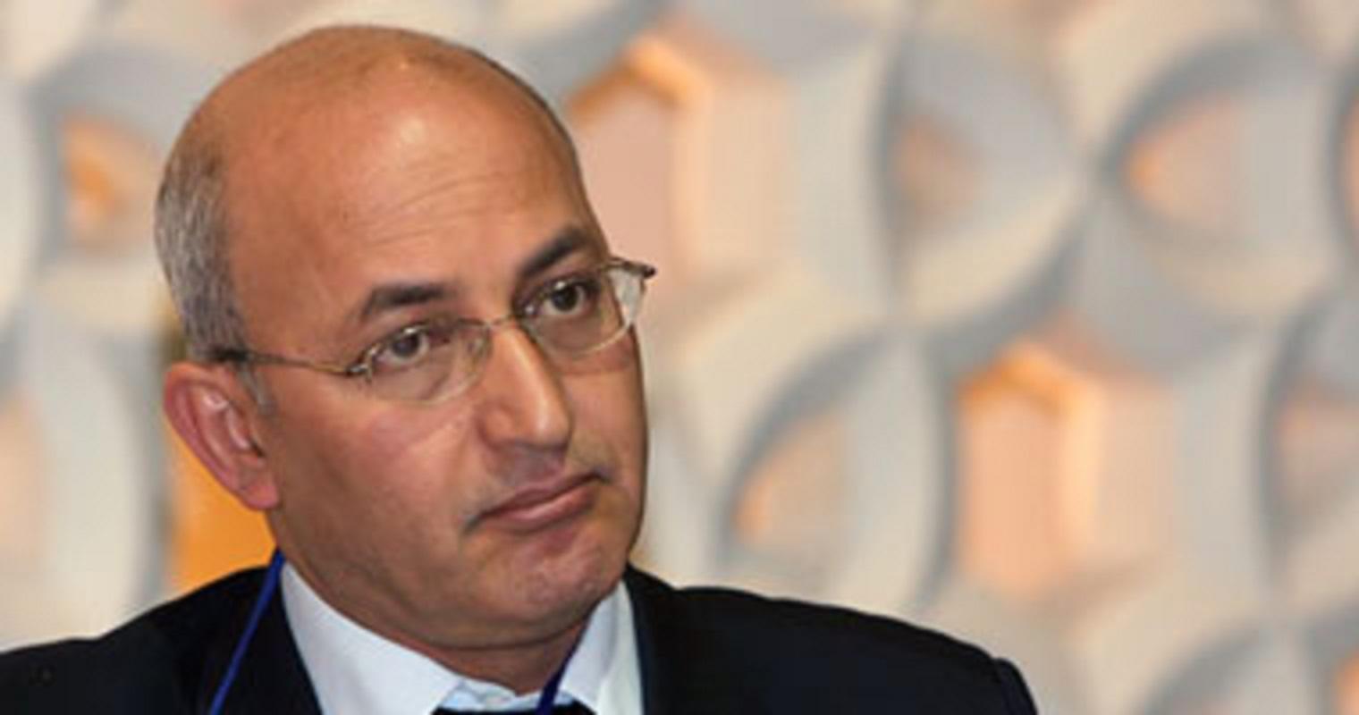 بالفيديو.. سيد علي لـ”صباحي”: الباشا بيشتغل إيه؟ والمرسيدس منين؟