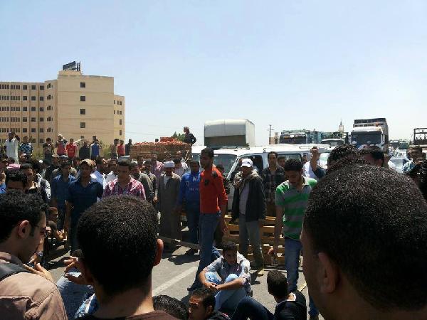 طلاب “العالي للهندسة والتكنولوجيا” يقطعون الطريق الصحراوي