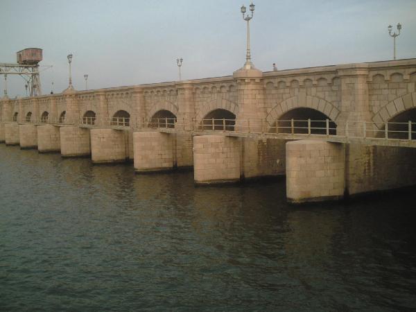 وزير الرى بأسيوط لبدء أعمال النزح السطحى للقناطر الجديدة