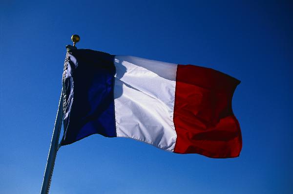 رئيس بلدية فرنسية يُعارض بناء مسجد بحجة ركن السيارات