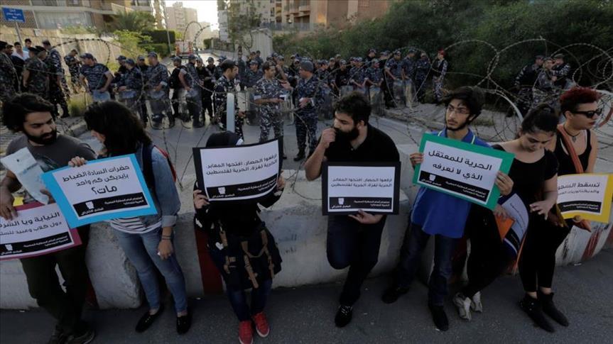 وقفة احتجاجية ضد السيسي أمام السفارة المصرية في بيروت