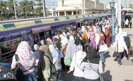 مترو الانفاق فوق طاقتة ويشارك الطلاب فى غضبهم