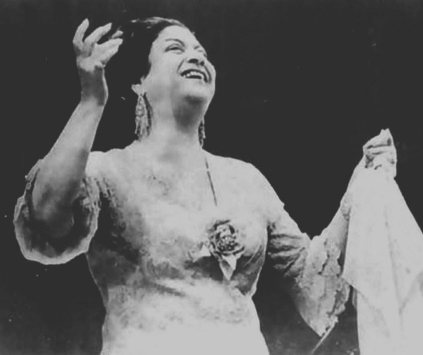 أستاذ شريعة: أم كلثوم خدمت اللغة العربية.. والغناء حلال