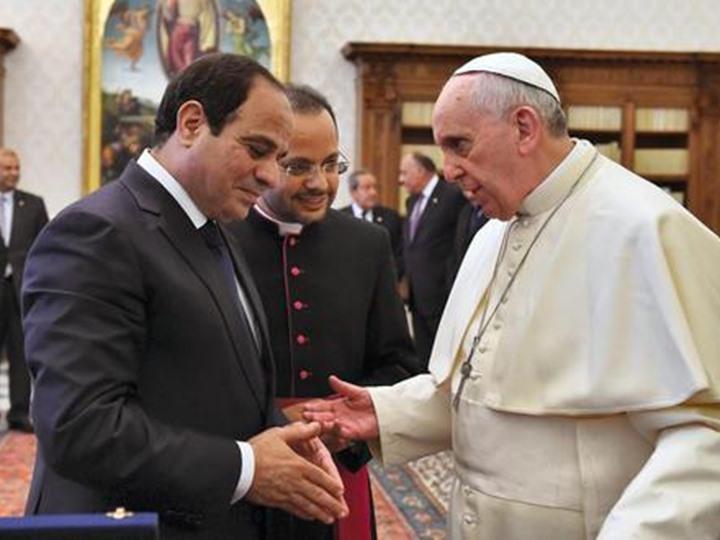 السيسي عبر “تويتر”: أُقدّر مشاركة البابا.. وسنواصل مواجهة “قوى الشر”