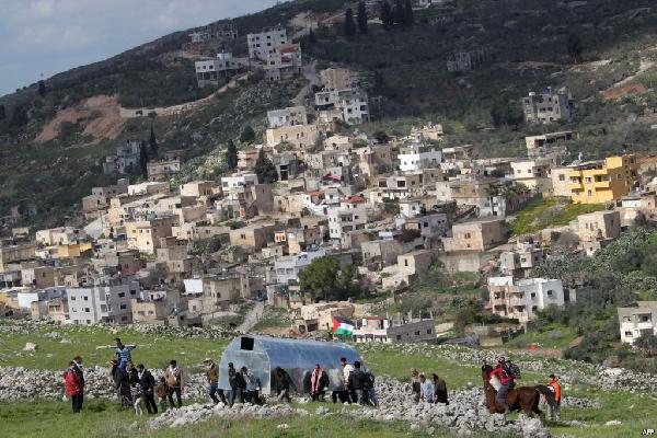 الاحتلال يهدم 4 منازل ومسجدا بمدينة نابلس شمال الضفة