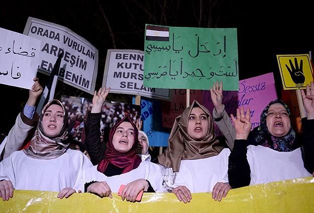 المدن التركية تحتج على الإعدام الجماعي بمصر