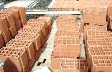 نقيب عمال الطوب : تشريد٦٠٠ ألف عامل بسبب ارتفاع سعر الأسمنت