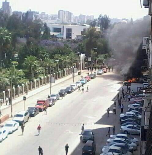 إضرام النار بسيارة شرطة أمام جامعة المنصورة