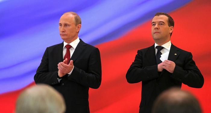 “بوتن” و “مدفيديف” يزروان القرم بعد الحاقها بروسيا