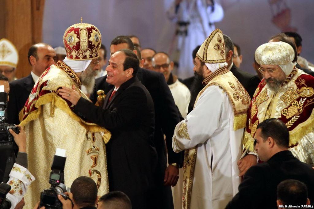 السيسي يخصص 30 فدانًا للكنيسة.. وناشط قبطي لـ”رصد”: الفقراء أولى