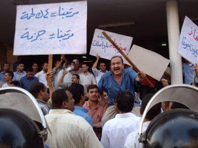 العمال ينظمون مسيرة لـ”التحرير ” بمشاركة الأحزاب