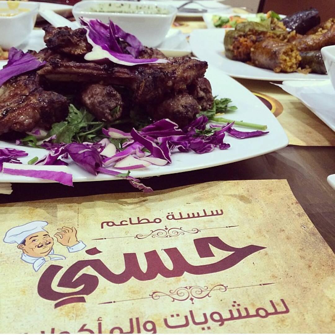 بعد إغلاقه بسبب لحم الحمير.. “حسني” للإبراشي: “بتاكل من عندي على طول”