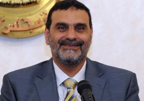 الأزهري: اعتصامات العمال سياسية وخفض الحد الأدنى لـ700 هزيل