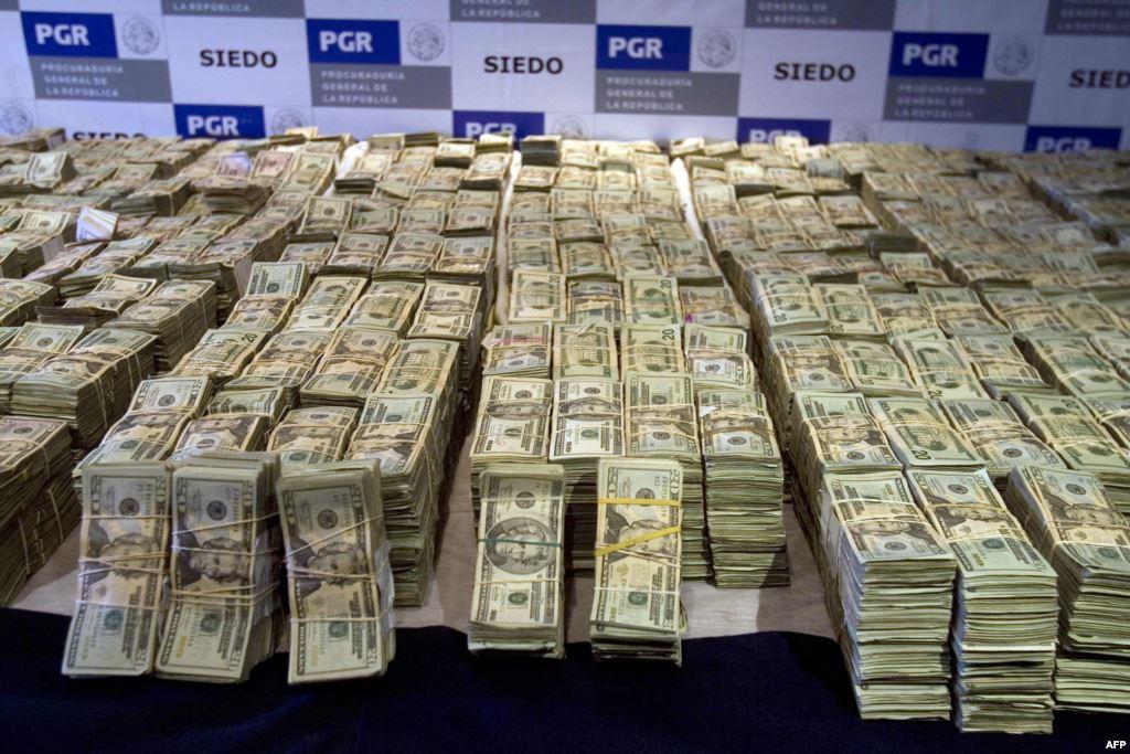 السوق السوداء تقترب من البنوك.. تعرف على سعر الدولار بمنتصف اليوم