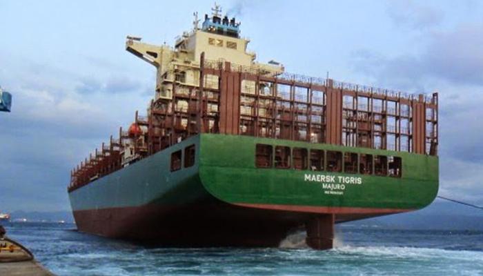 السفينة الأمريكية.. استعراض قوة أم تهديد بإشعال المنطقة؟