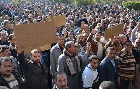 بأي حال عدت يا عيد.. 7 آلاف مصنع مغلق.. النظام يحاصر النقابات المستقلة